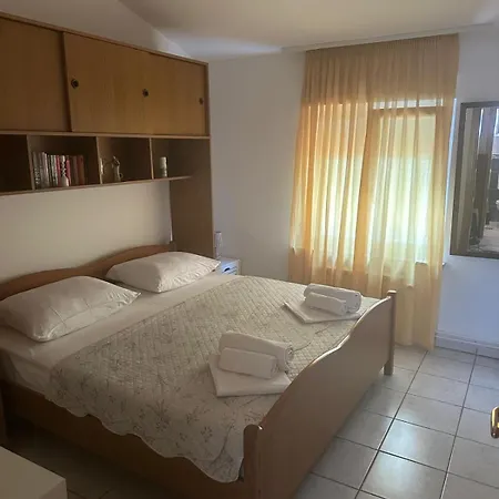 Lorena Apartament *